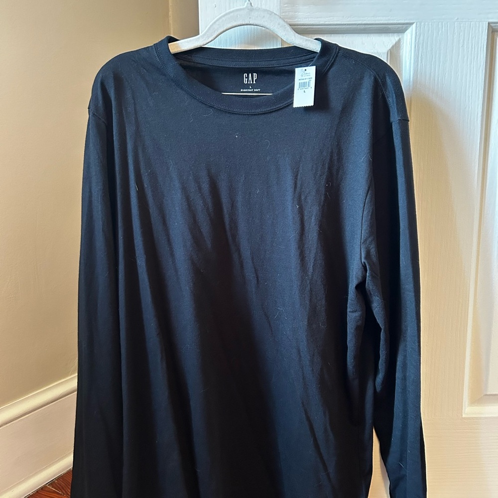 Men’s Long-Sleeve Black Tee